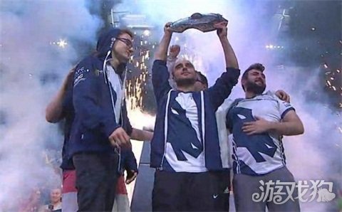 容为一场 容为一场